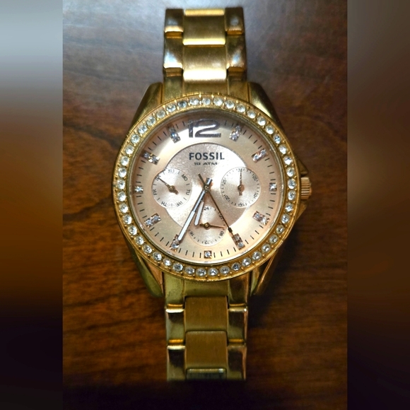 C- Fossil rose gold watch - Picture 1 of 6